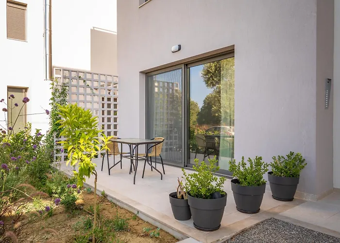 Arangia Garden Maisonette