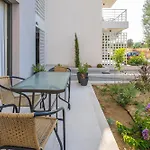 Arangia Garden Maisonette شقة