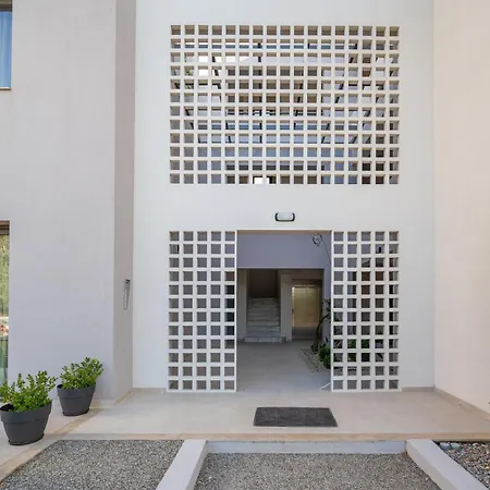 Appartement Arangia Garden Maisonette